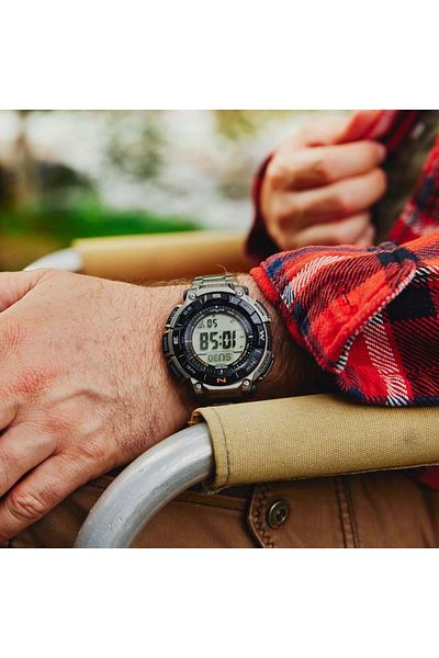 Casio ساعة رياضية رقمية PRO TREK لمحبي الطبيعة بسوار من التيتانيوم PRG-340T-7DR