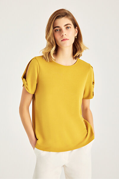 Naramaxx Kolu Burgu Detaylı T-Shirt