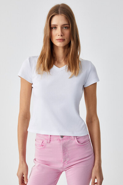 ETHIQUET Γυναικείο λευκό μπλουζάκι με κοντό μανίκι με λαιμόκοψη σε σχήμα V MASROUTI