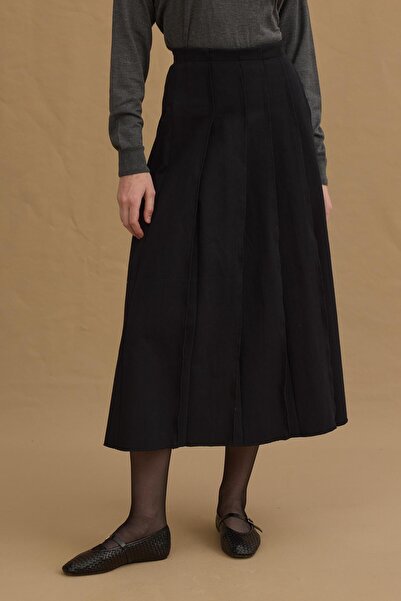Fahhar Pleated Detailed Skirt Black