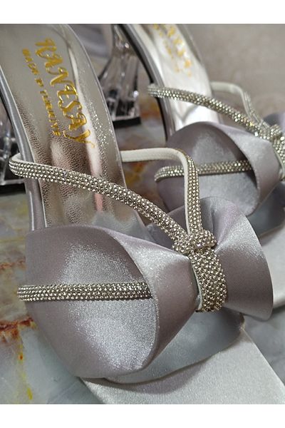 Renasay shose Pantofi cu toc cu fundă din satin argintiu de damă