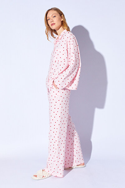EDITION WOMAN Pudra Apaş Yaka Gömlek Ve Cep Detaylı Pantolon Müslin Kalp Desenli Yıkamalı Pijama Takım I EK1001373