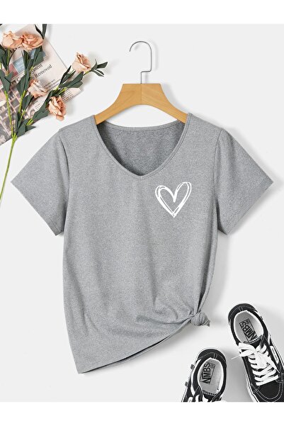 mercoledi تي شيرت فضفاض كبير الحجم مطبوع عليه قلب على شكل حرف V