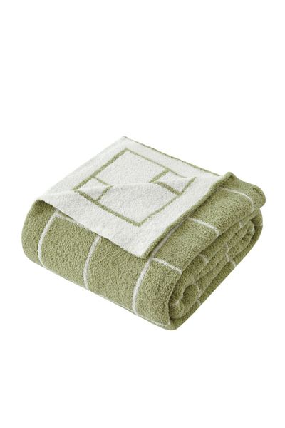 Mezoe Checkered Pattern Feather Knit Jacquard Throw