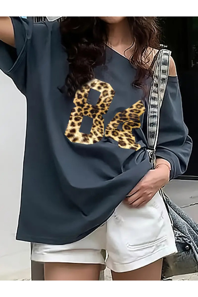 npLStore Дамска тениска с леопардов щампа 84 с отворени рамене и яка лодка