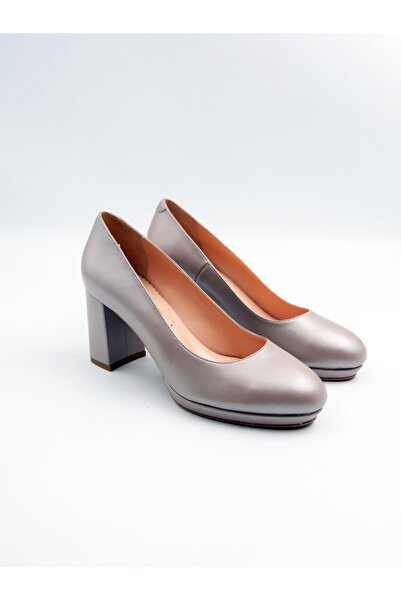 Tenau Pantofi cu toc de damă din piele naturală
