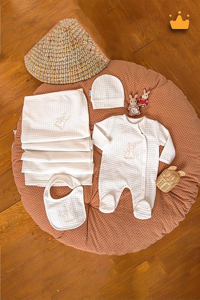 Babydola 0-3 Months Baby Girl and Boy Set of 4 100% Cotton Jumpsuit Hat Bib Blanket Set