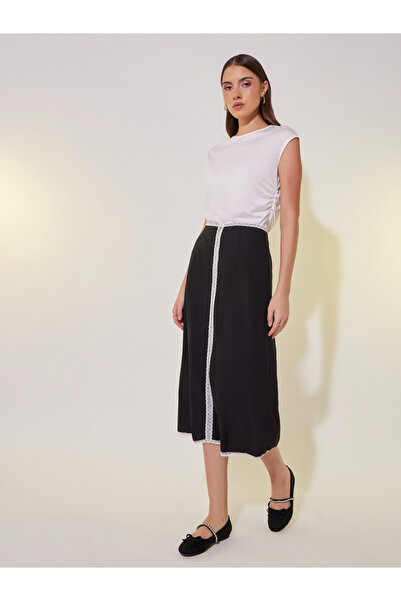 Take Two By Styli تنورة ميدي بتفاصيل حواف متباينة من الدانتيل