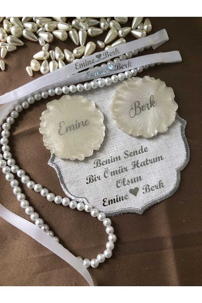 İsabella Accessories Spilled Pearl Promise Engagement Ribbon + Ring Riser + Coffee Napkin Set of 3