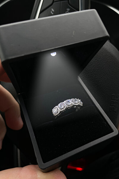 Laboratuvar Pırlantası Lp IŞIKLI KUTUSUNDA 925 AYAR GERÇEK GÜMÜŞ BEŞTAŞ YÜZÜK...