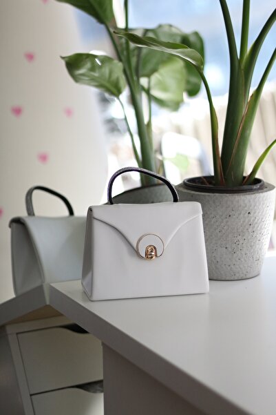 Moom Bag Γυναικεία λευκή ματ οβάλ χρυσή τσάντα βραδινό φόρεμα με πέτρινη λαβή