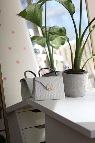 Moom Bag Γυναικεία λευκή ασημί οβάλ χρυσή τσάντα βραδινό φόρεμα με πέτρα με λαβή