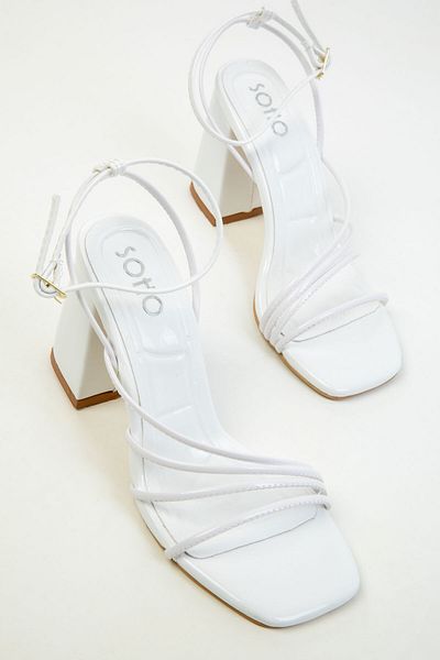 SOHO Klassische Damenschuhe mit Absatz aus weißem Lackleder 20282