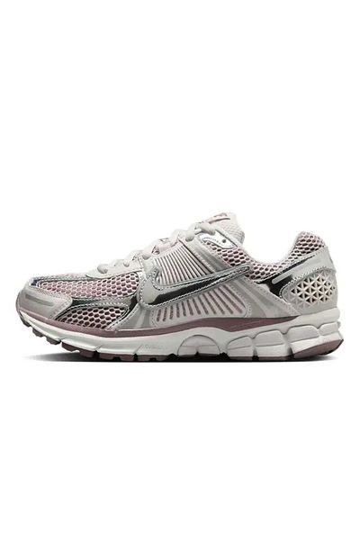 Nike W NIKE ZOOM VOMERO 5