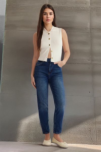 Trendyol Collection Sötétkék magas derekú Comfort Mom Jeans TWOSS25JE00115