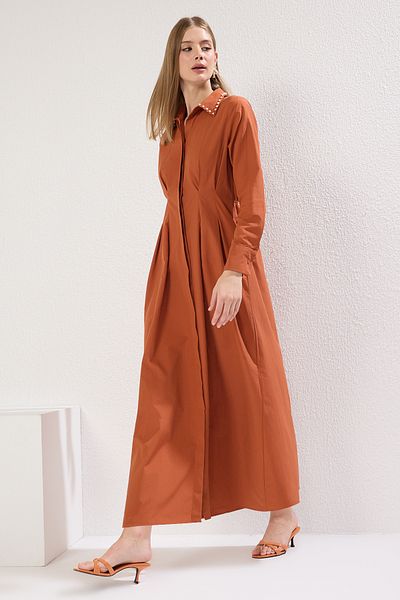 Trendyol Modest Gewebtes Hemdkleid mit Zimtperlendetails TCTSS25EB00088