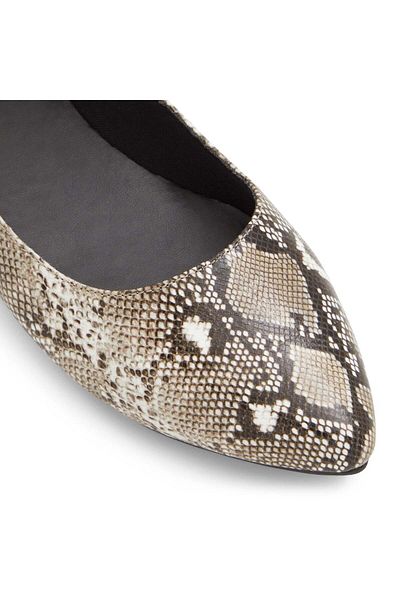 Call it Spring Cathryn ecru women's flat shoes