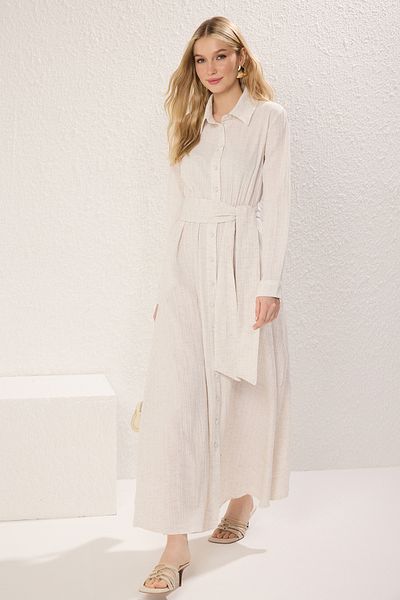 Trendyol Modest Beigefarbenes, gewebtes Hemdkleid mit Gürtel TCTSS25EB00068