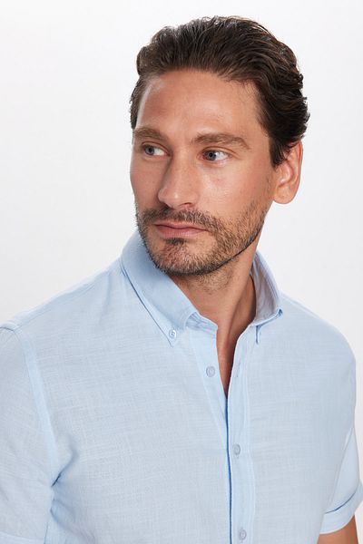 Tudors Cămașă albastră Slim Fit - 100% bumbac, textura in, guler cu nasturi, mânecă scurtă