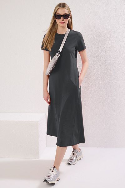Trendyol Collection Антрацитова однотонна футболка Сукня з кишенями Трикотажна сукня міді TWOSS24EL00169