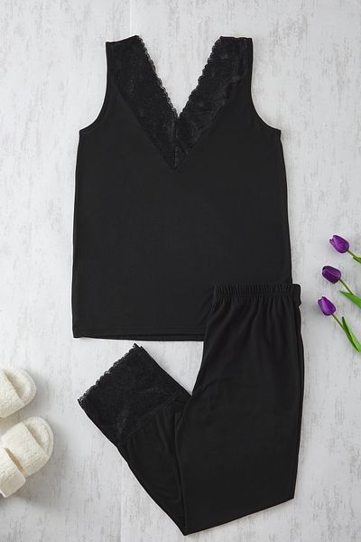 Trendyol Curve Schwarzes Spitzen-Strick-Pyjama-Set mit V-Ausschnitt TBBSS25AI00111