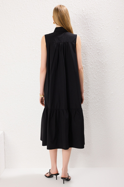 Trendyol Collection Schwarzes, gerades, gerade geschnittenes Midi-Webkleid TWOSS25EL00439