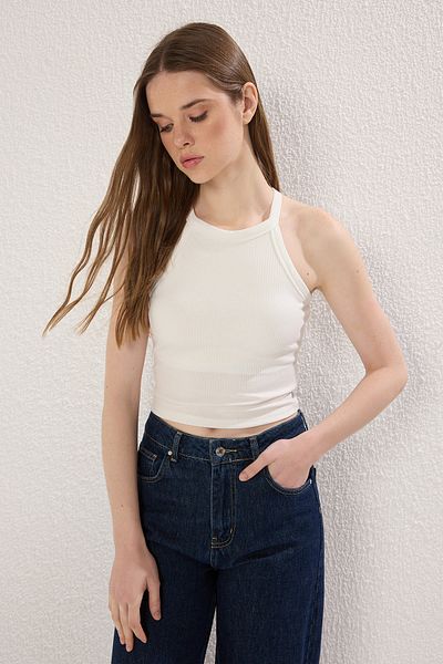 Trendyol Collection Pletené tílko - Ecru s vycpávkovým detailem Bra, sedící na těle TWOSS25AL00026