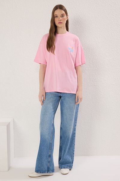 Trendyol Collection Ροζ μπλουζάκι Boyfriend - 100% βαμβάκι, στάμπα πλάτης και στήθους, TWOSS23TS00058