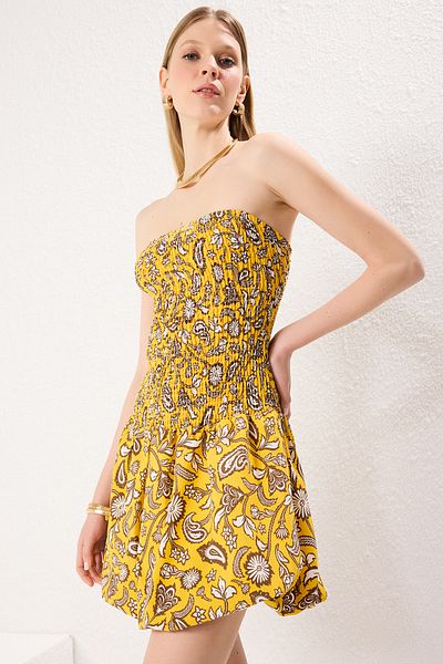 Trendyol Collection Gelbes kariertes Minikleid mit Taillenöffnung – karierter Rock, TWOSS24EL01141
