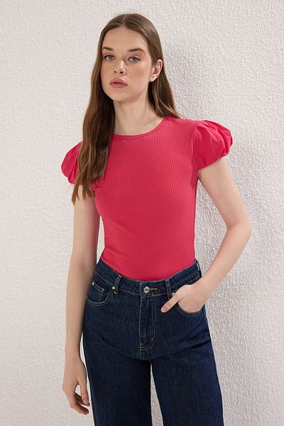 Trendyol Collection Πλεκτή μπλούζα με φούξια μπαλόνι - υφαντή λεπτομέρεια, καθιστή στο σώμα TWOSS25BZ00216