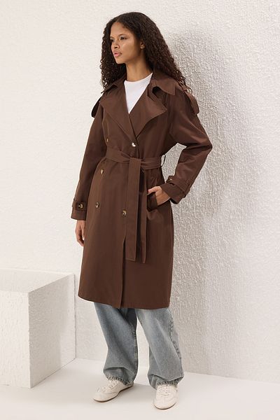 Trendyol Collection Dunkelbrauner Trenchcoat mit regulären Gürteln TWOSS20TR0012