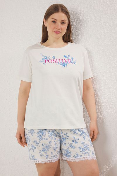 Trendyol Curve Ecru-blaues Pyjama-Set mit Blumendruck und Schnürung an der Taille – TBBSS25AI00027