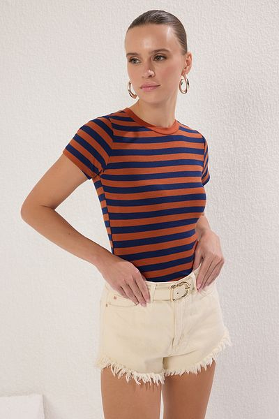 Trendyol Collection Καφέ-Ναυτικό ριγέ πλεκτή μπλούζα με παχύρρευστο-μαλακό ύφασμα - TWOSS24BZ00296