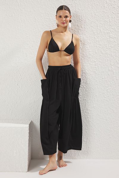 Trendyol Collection Schwarze, gerade, weiße Webhose TBESS24PL00007