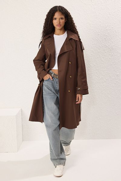 Trendyol Collection Dunkelbrauner Trenchcoat mit regulären Gürteln TWOSS20TR0012