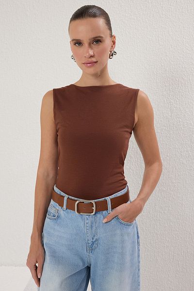 Trendyol Collection Εύκαμπτη βαμβακερή πλεκτή μπλούζα - Χαμηλή πλάτη, κανονικό μέγεθος - καφέ TWOSS24BZ00031