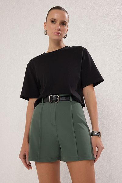Trendyol Collection Grüne, gerippte, detaillierte, gewebte Shorts TWOSS23SR00079