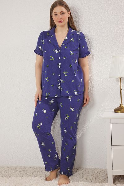 Trendyol Curve Marineblaues Pyjama-Set mit Blumendruck und Rüschenärmeln – Hemdkragen TBBSS25AI00001