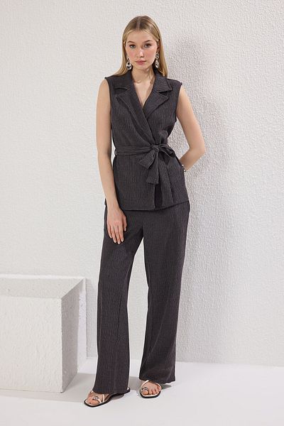 Trendyol Collection Anthrazitfarbenes Strickset mit weitem Bein und zweireihigem Verschluss – TWOSS25AU00005