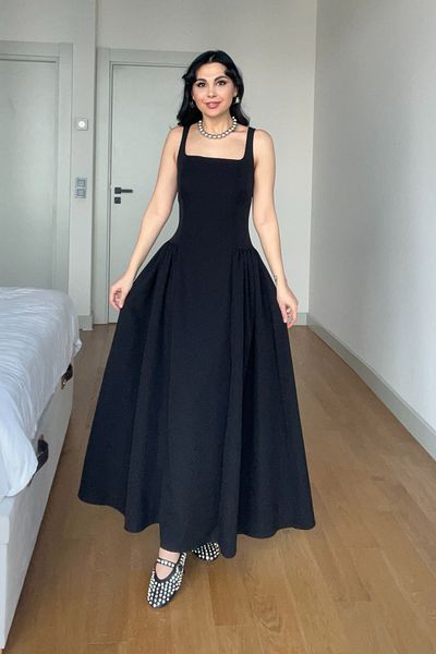 Seda Yalçın Atelier Rochie Paris cu guler pătrat cu bretele negre