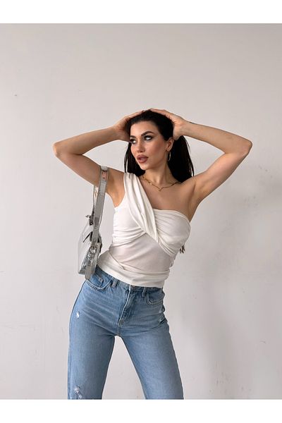 Fav Style Λευκή γυναικεία μπλούζα με έναν ώμο με λεπτομέρεια