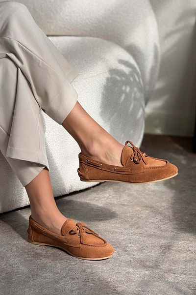 NİŞANTAŞI SHOES Balerini de damă Martha Tan din piele intoarsa autentica cu talpa plata si siret