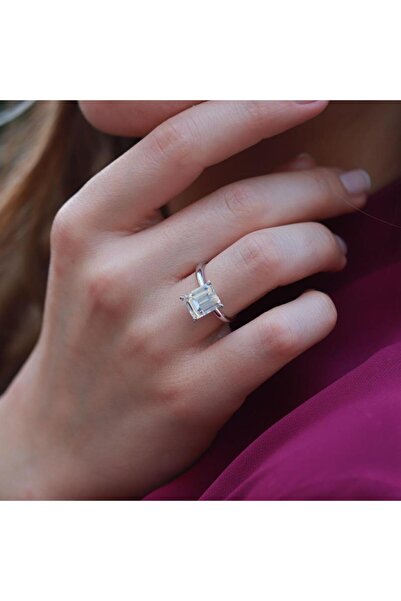 Necati Gün Emerald Kesim 3,87 Karat Tek Taş Model Sky Diamond Yüzük