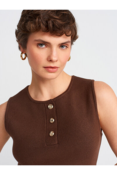 Dilvin 90244 Πλεκτό φόρεμα με κουμπιά και βολάν-Καφέ Μ.