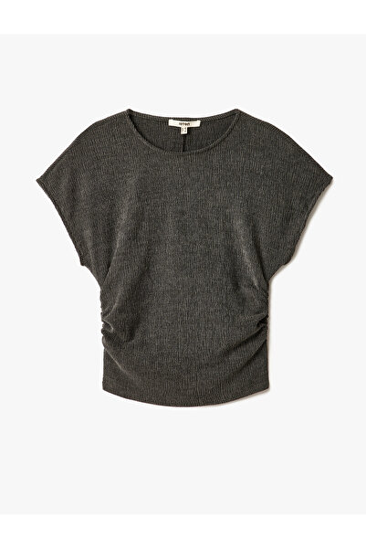 Koton Drape Detaylı Kısa Yarasa Kollu Bisiklet Yaka Slim Fit Dokulu Tişört