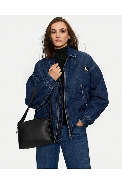 Calvin Klein Ultrakönnyű kameratáska Crossbody táska