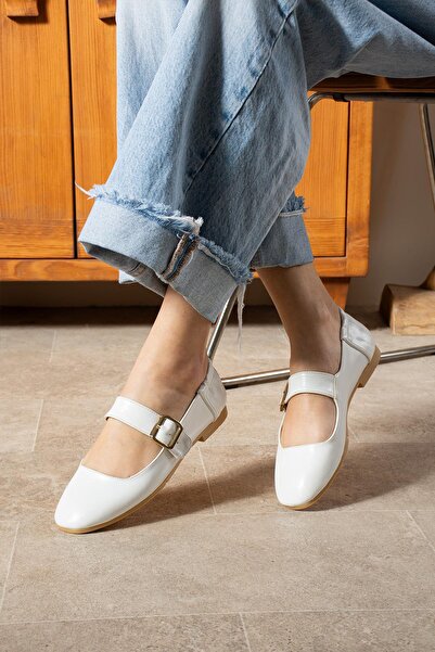 BeBeQ Store Sammy Beayz Блискучі туфлі на плоскій підошві з пряжкою для жінок