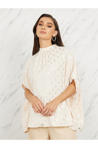 Havoş بلوزة سوداء عالية الياقة