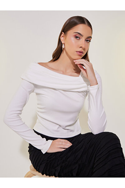 Take Two By Styli بلوزة محبوكة قصيرة برقبة غير متماثلة