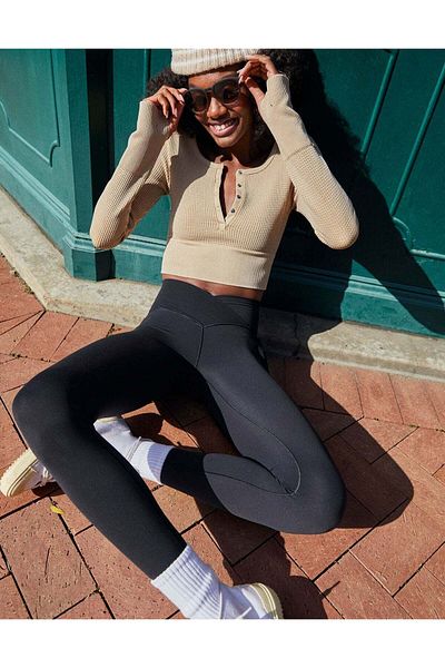 AMERICAN EAGLE بنطال ضيق بخصر عالٍ وجيب من Aerie Real Me Xtra Crossover من OFFLINE